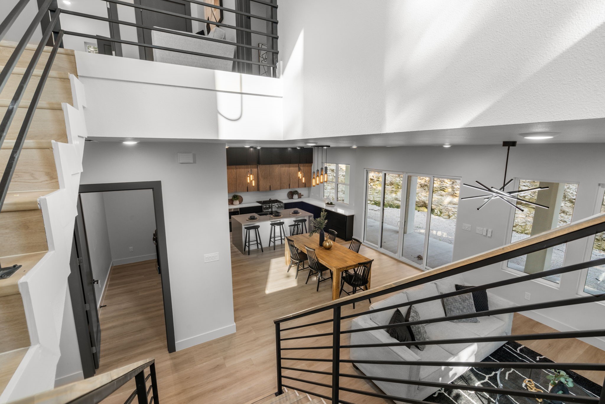 912 Brookwood