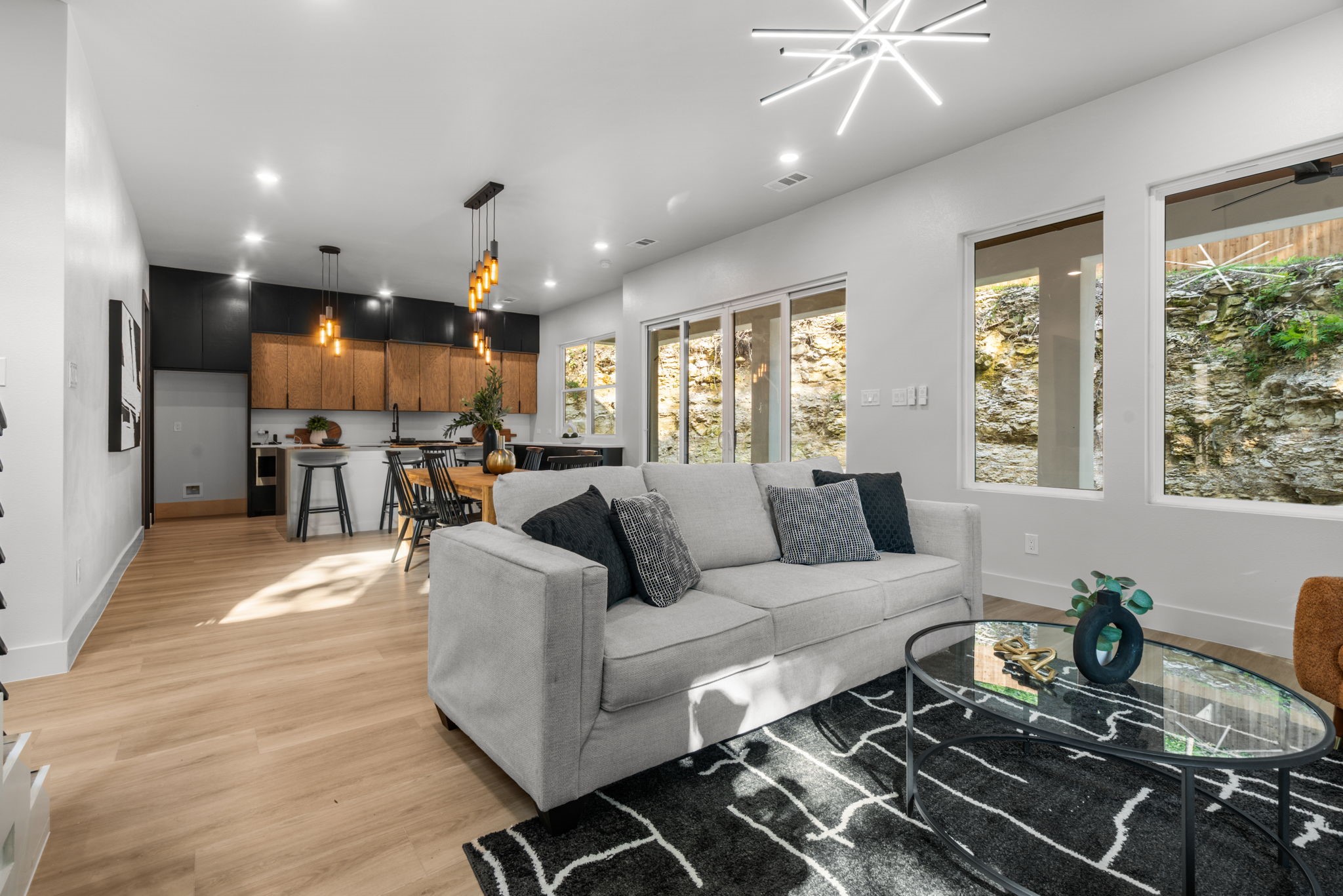912 Brookwood