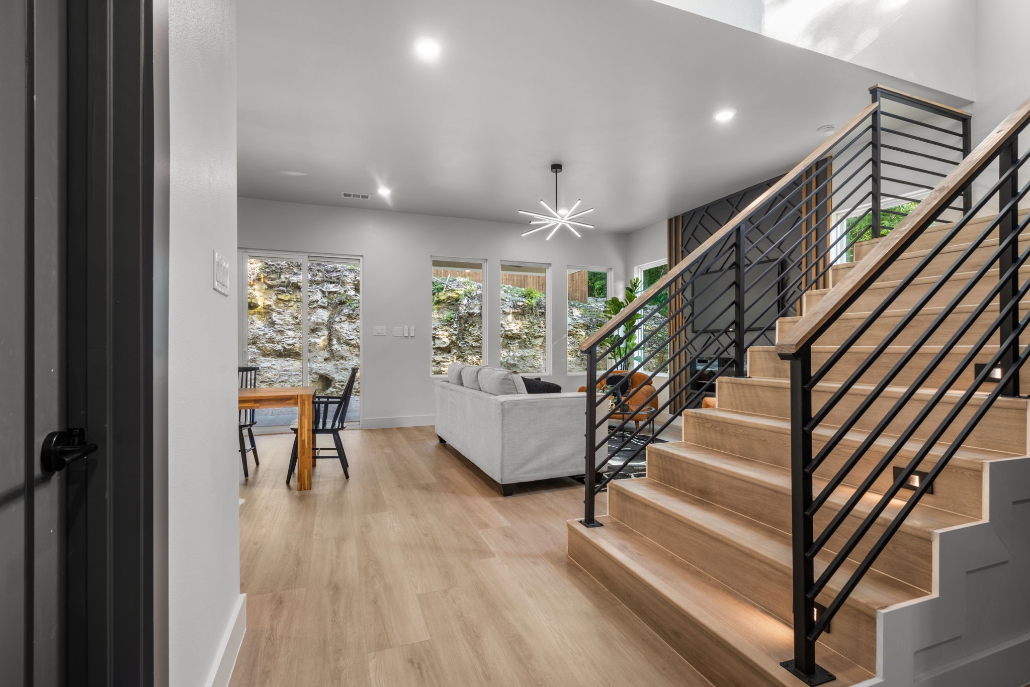 912 Brookwood