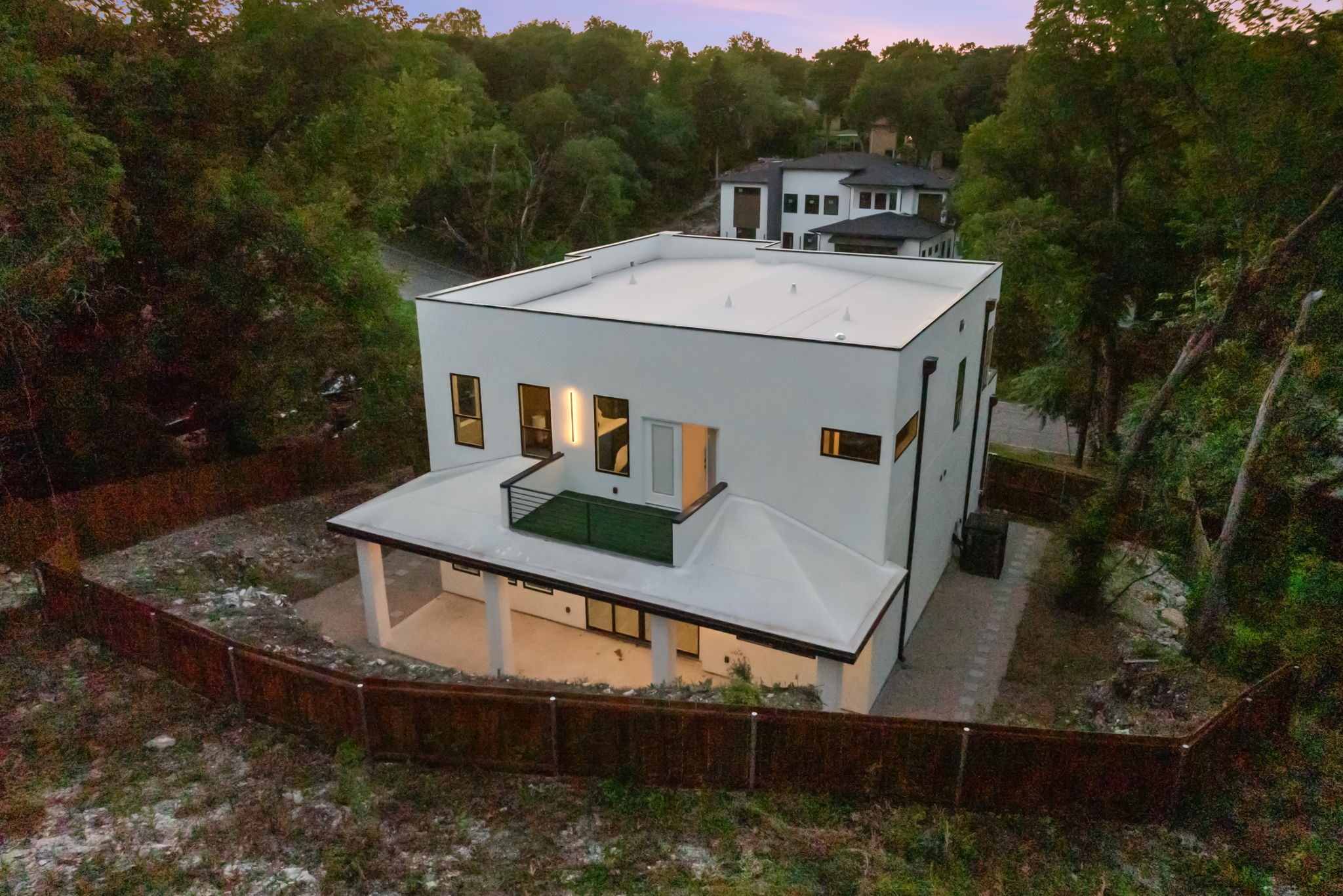 912 Brookwood