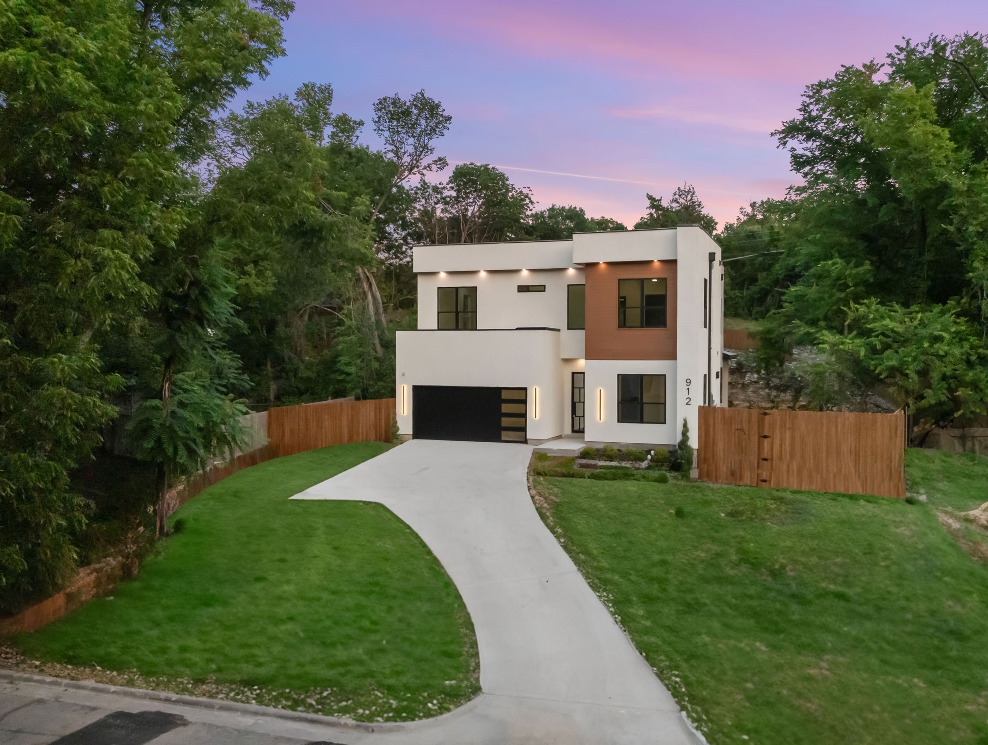 912 Brookwood