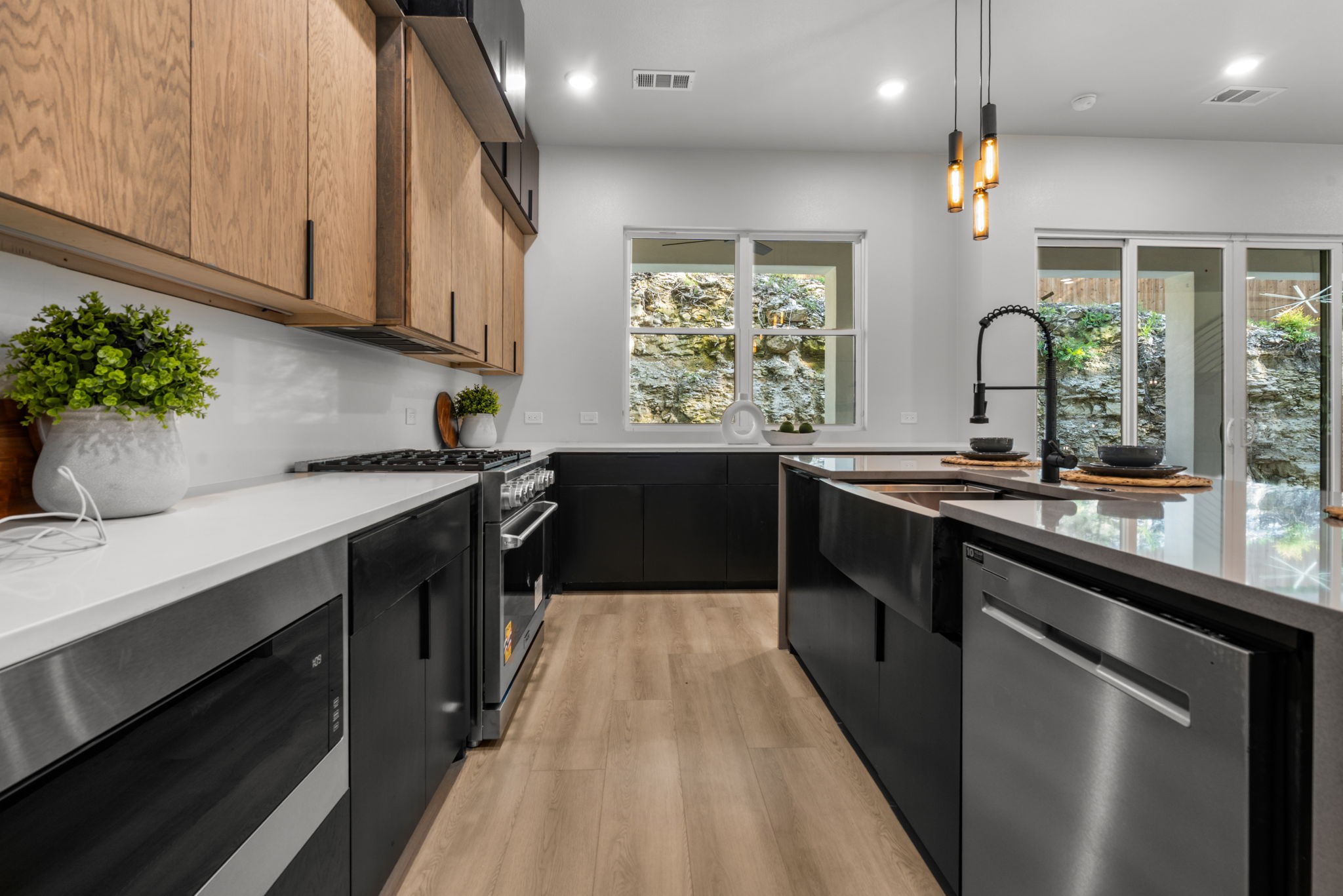 912 Brookwood