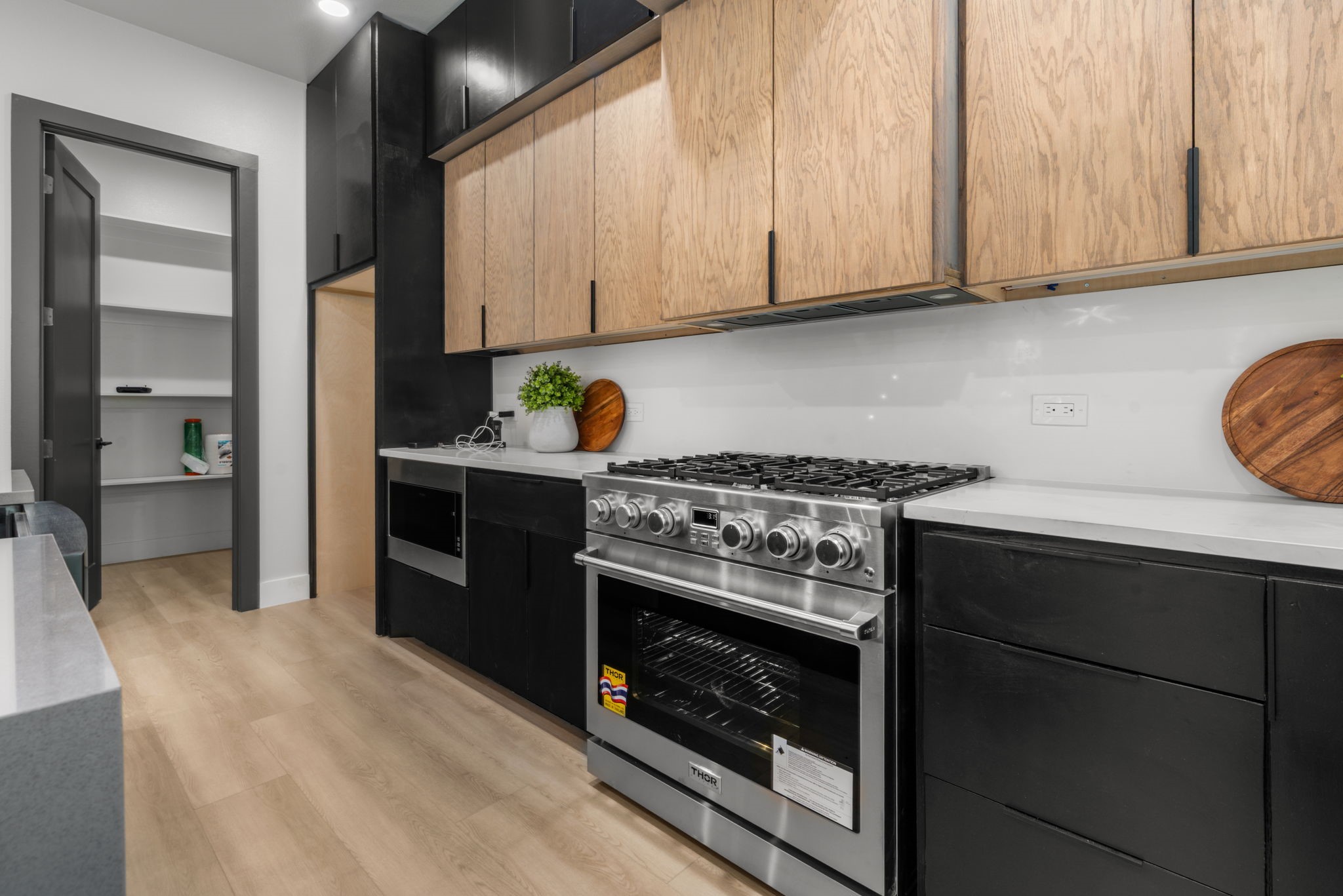 912 Brookwood
