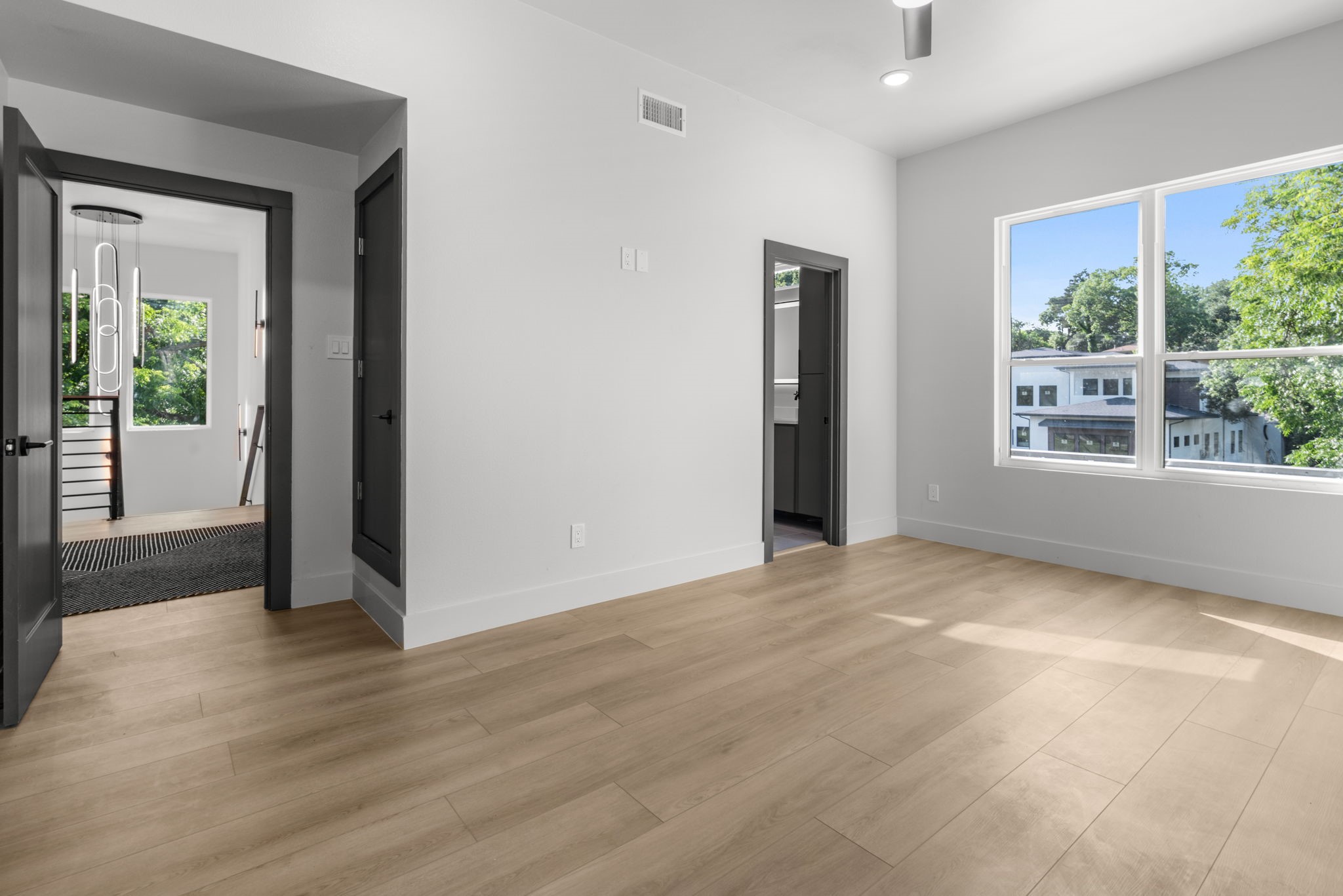 912 Brookwood