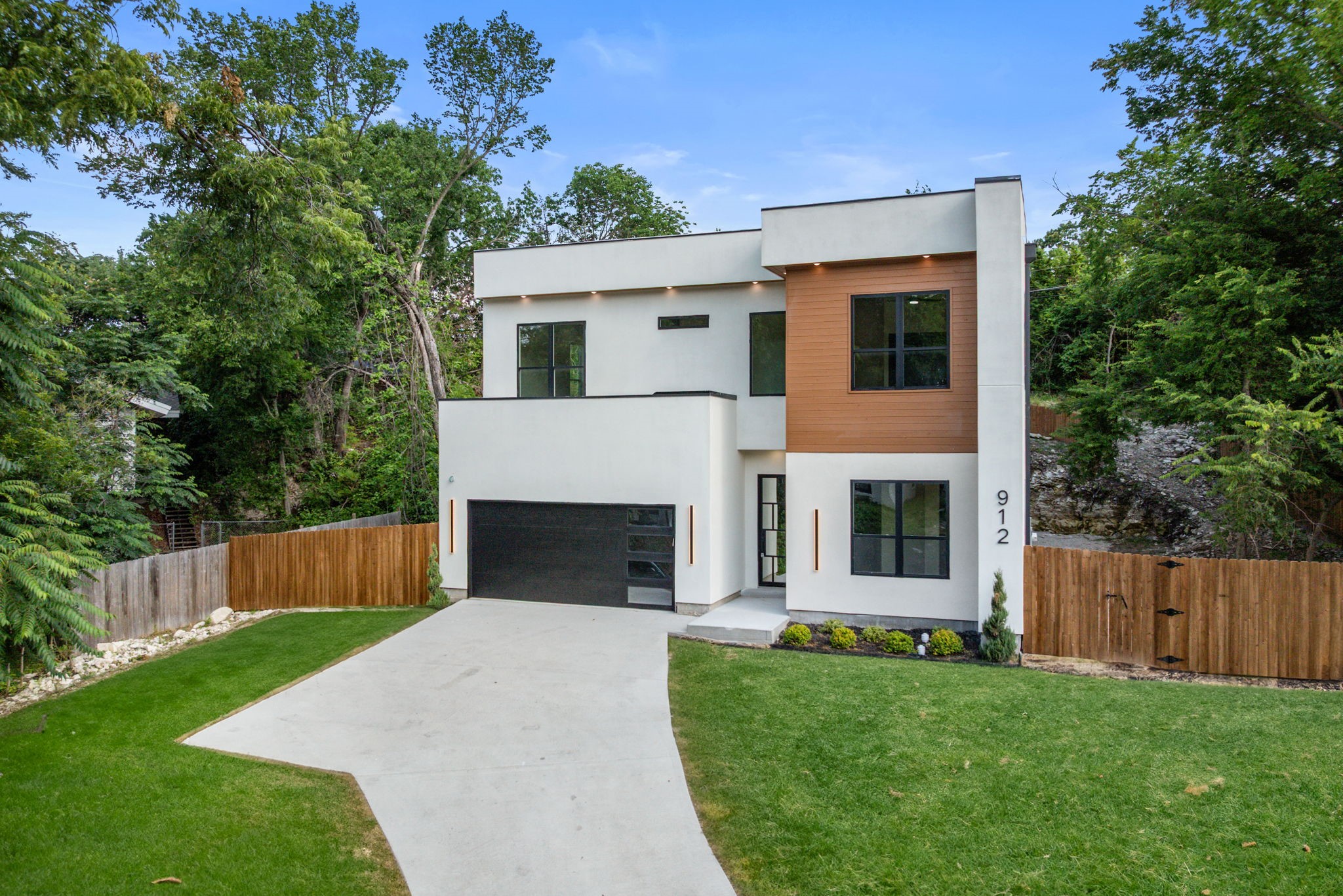 912 Brookwood