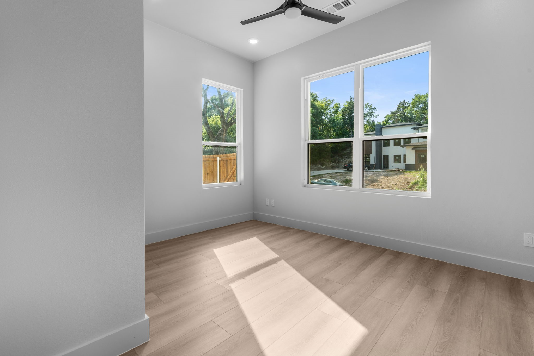 912 Brookwood