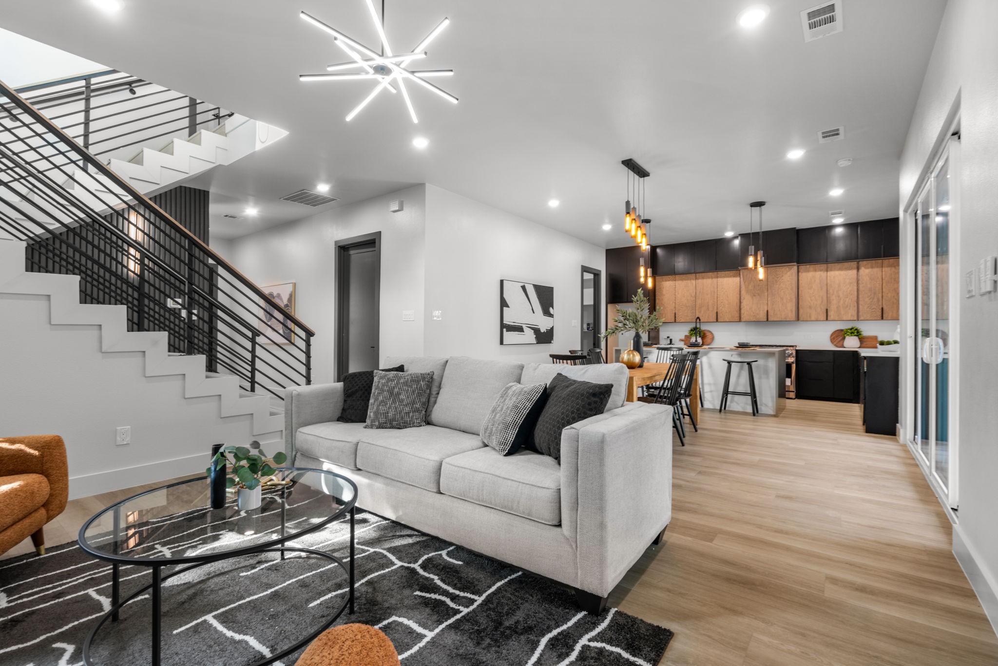 912 Brookwood
