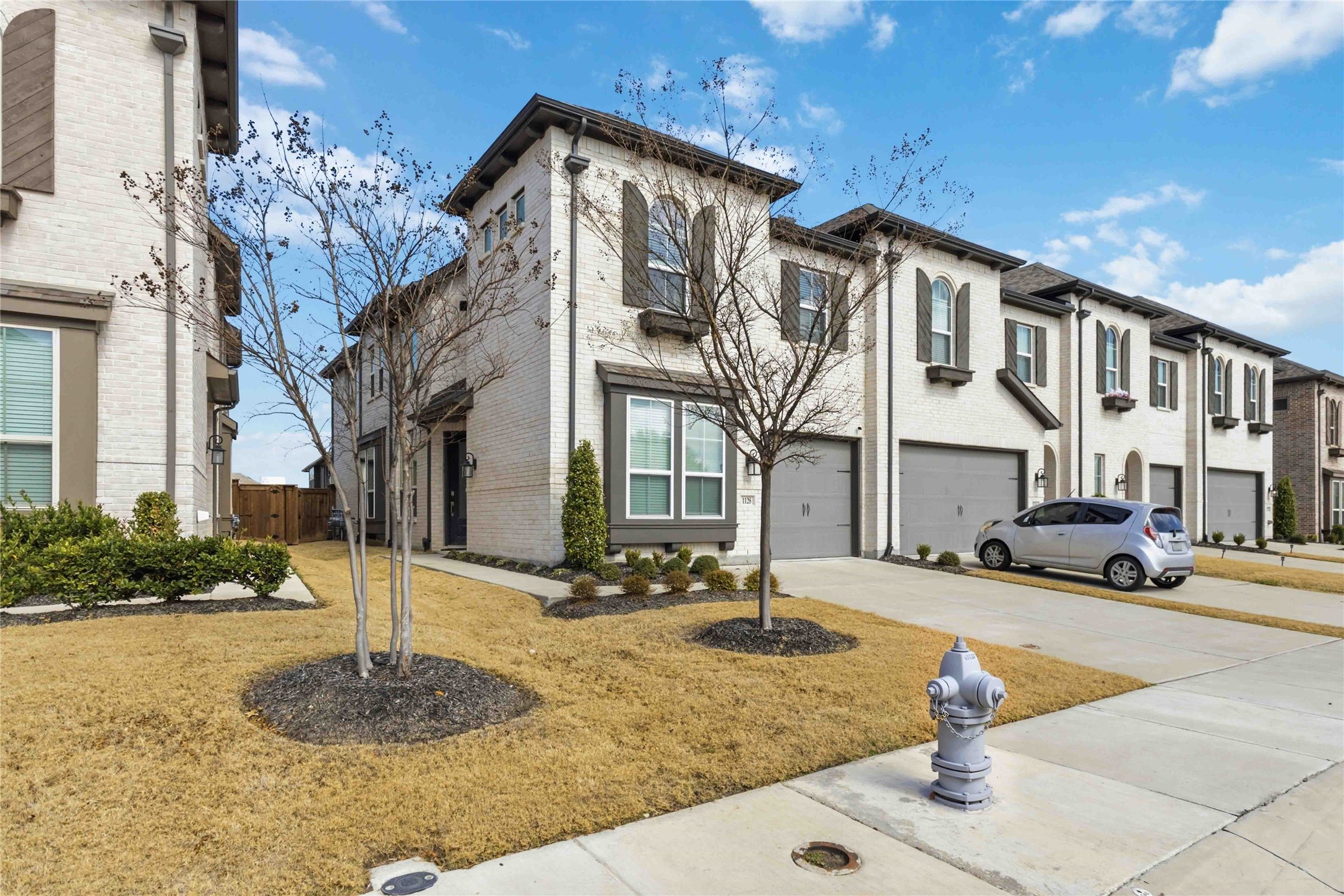 1128 Queensdown Way