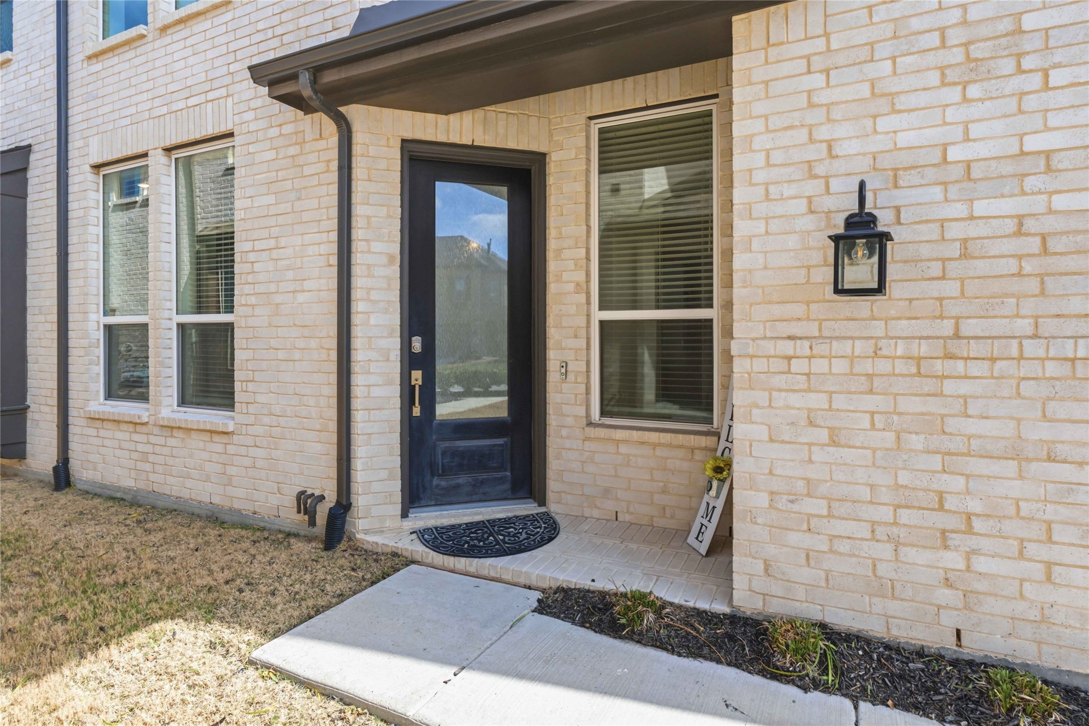 1128 Queensdown Way