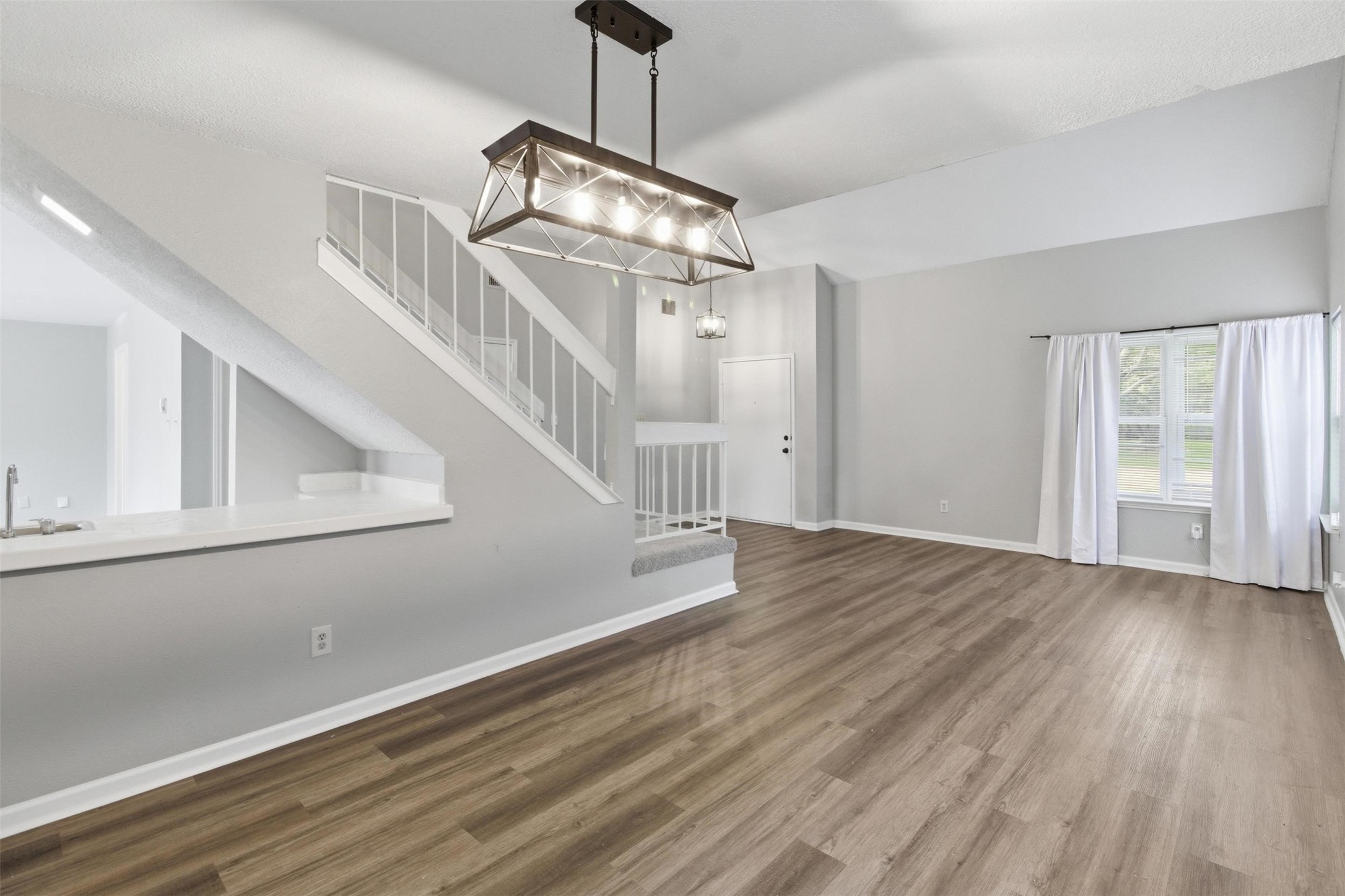 2462 Claremont Drive
