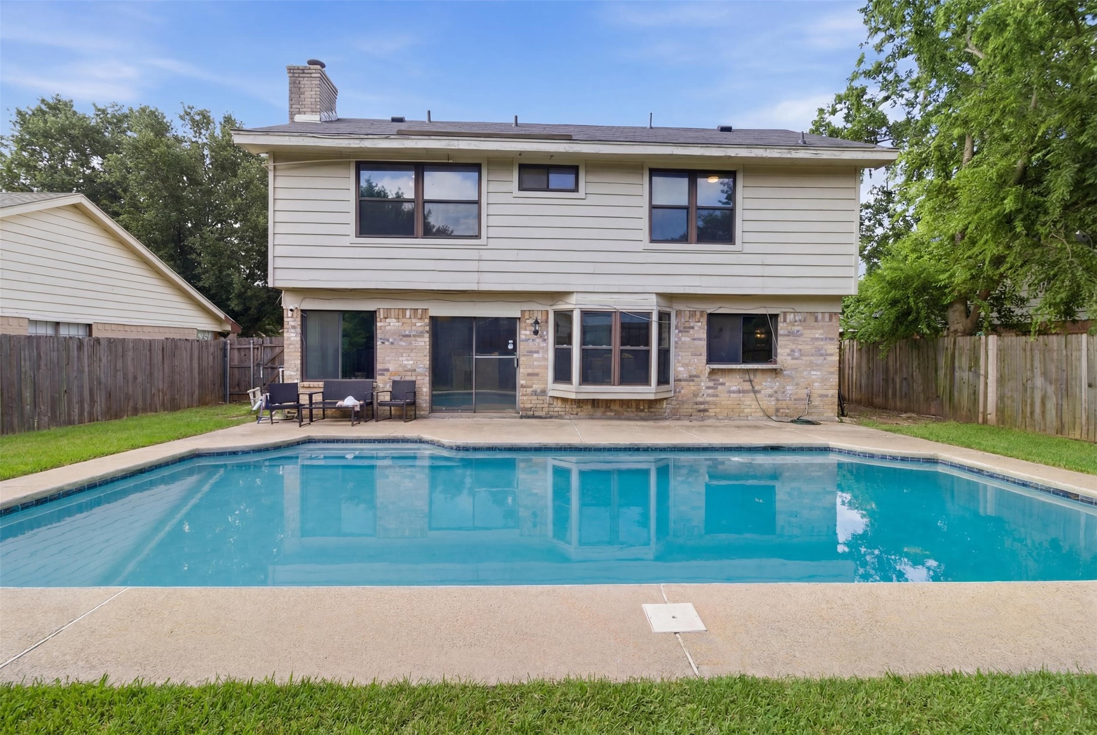 2462 Claremont Drive