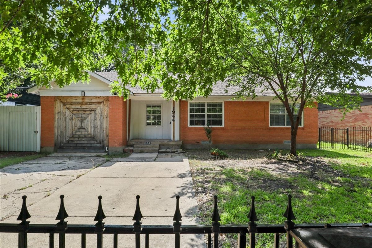 1944 Alhambra Street