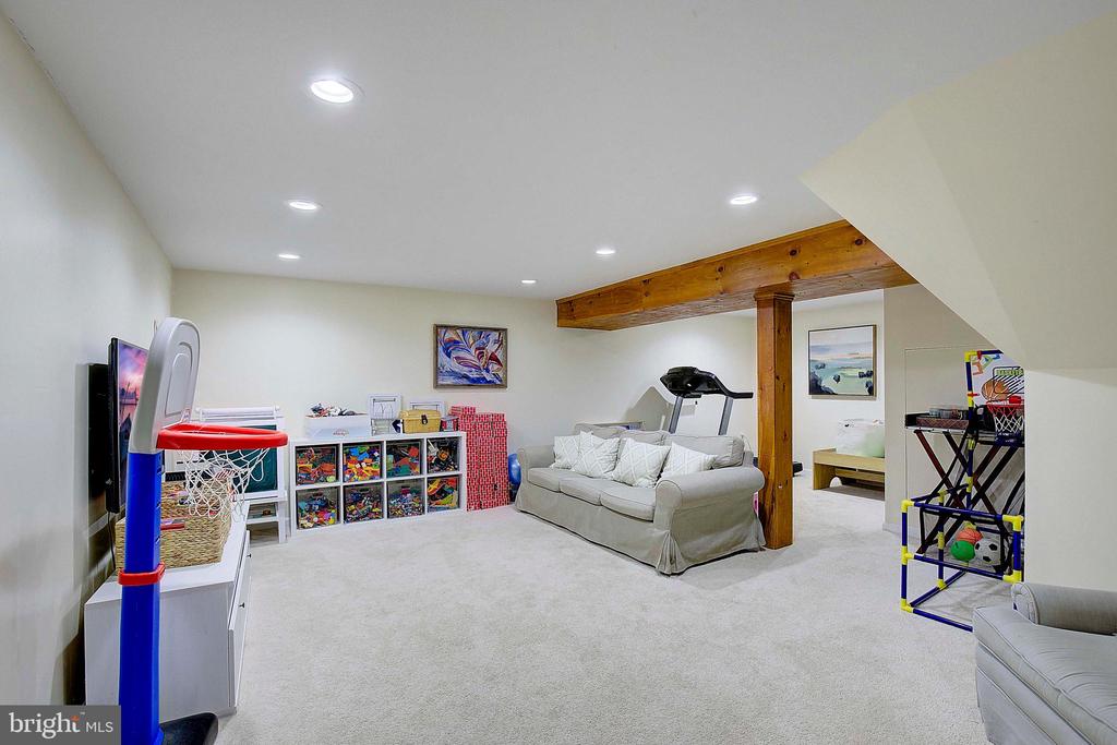 403 HARBOR DRIVE