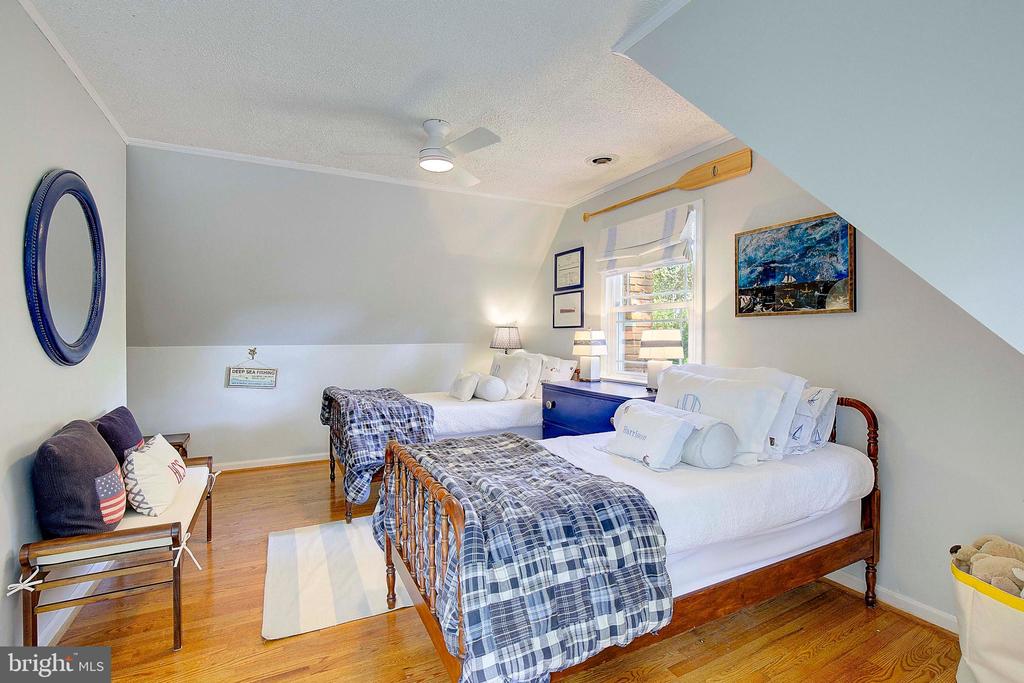 403 HARBOR DRIVE