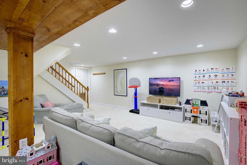 403 HARBOR DRIVE