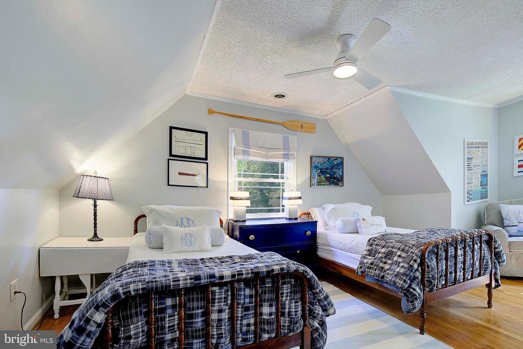 403 HARBOR DRIVE