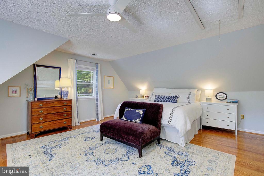 403 HARBOR DRIVE