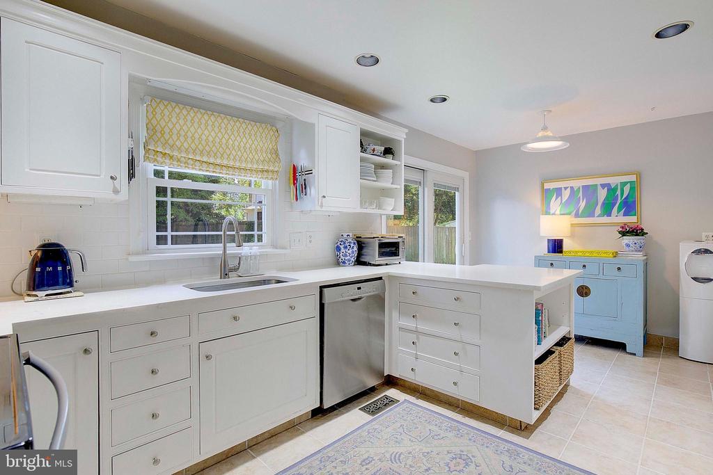 403 HARBOR DRIVE