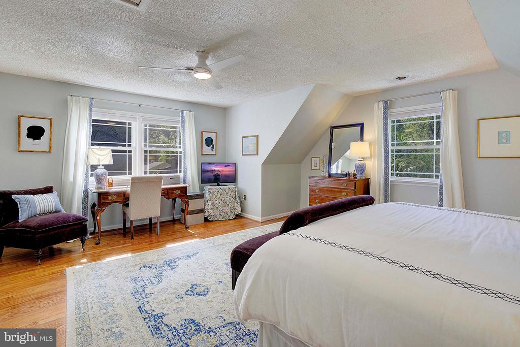 403 HARBOR DRIVE