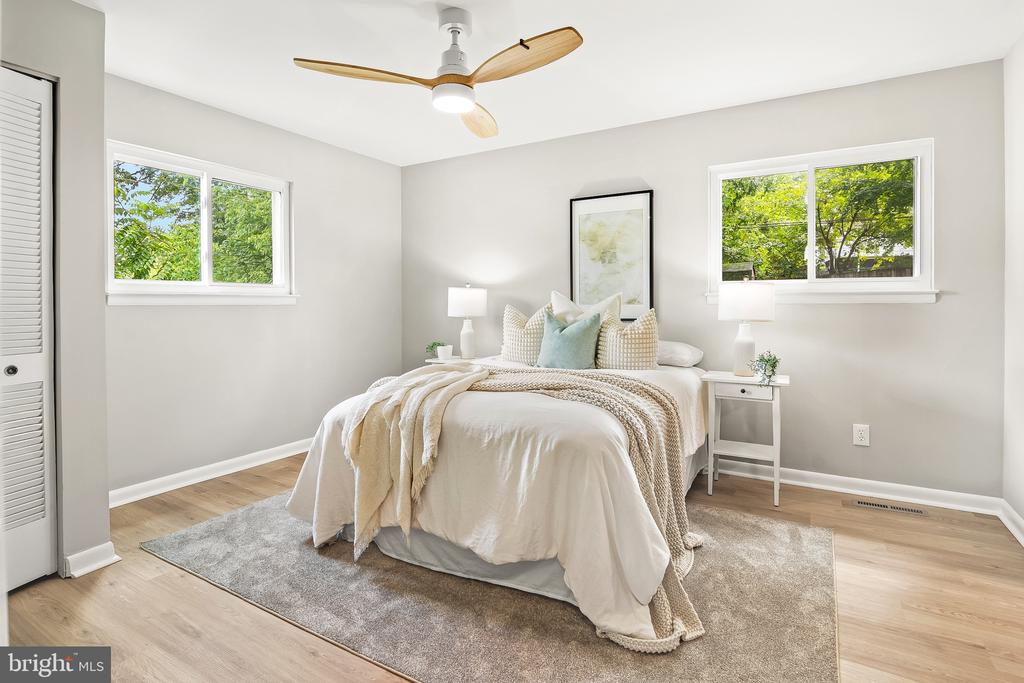 507 WILLIAMSBURG LANE