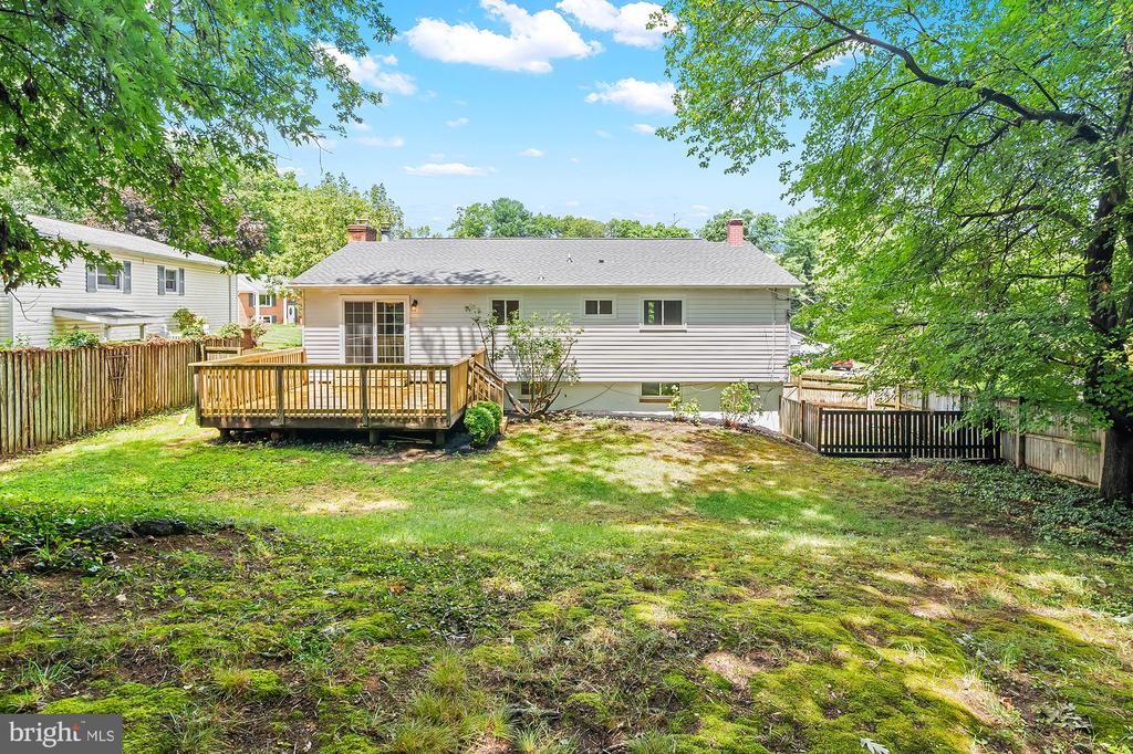 507 WILLIAMSBURG LANE