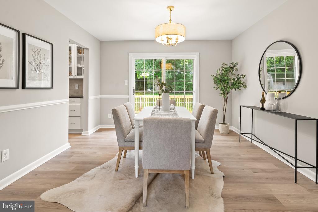 507 WILLIAMSBURG LANE