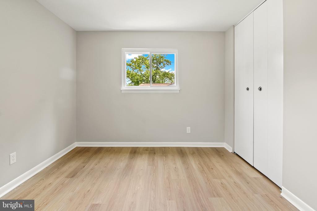 507 WILLIAMSBURG LANE