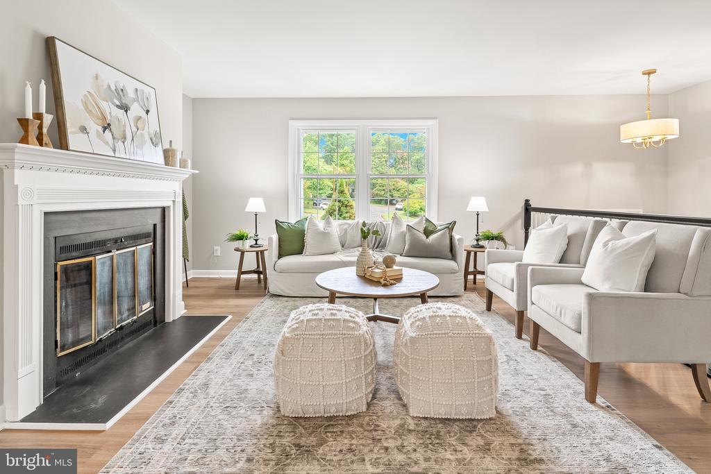 507 WILLIAMSBURG LANE