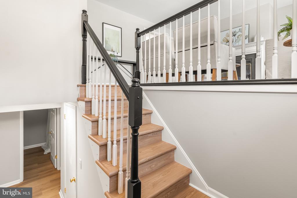 507 WILLIAMSBURG LANE
