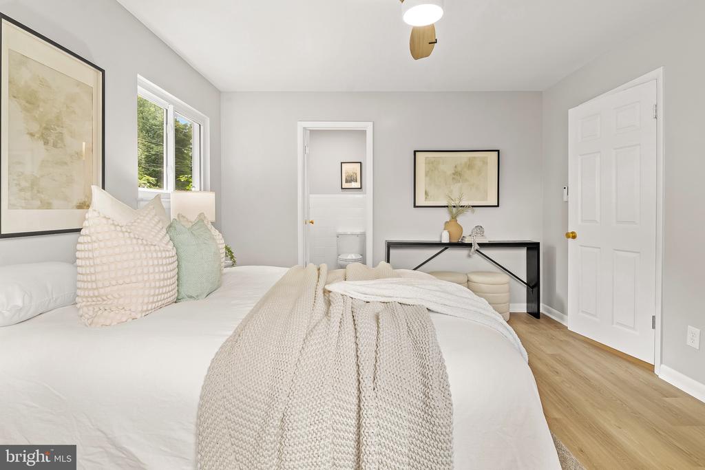507 WILLIAMSBURG LANE