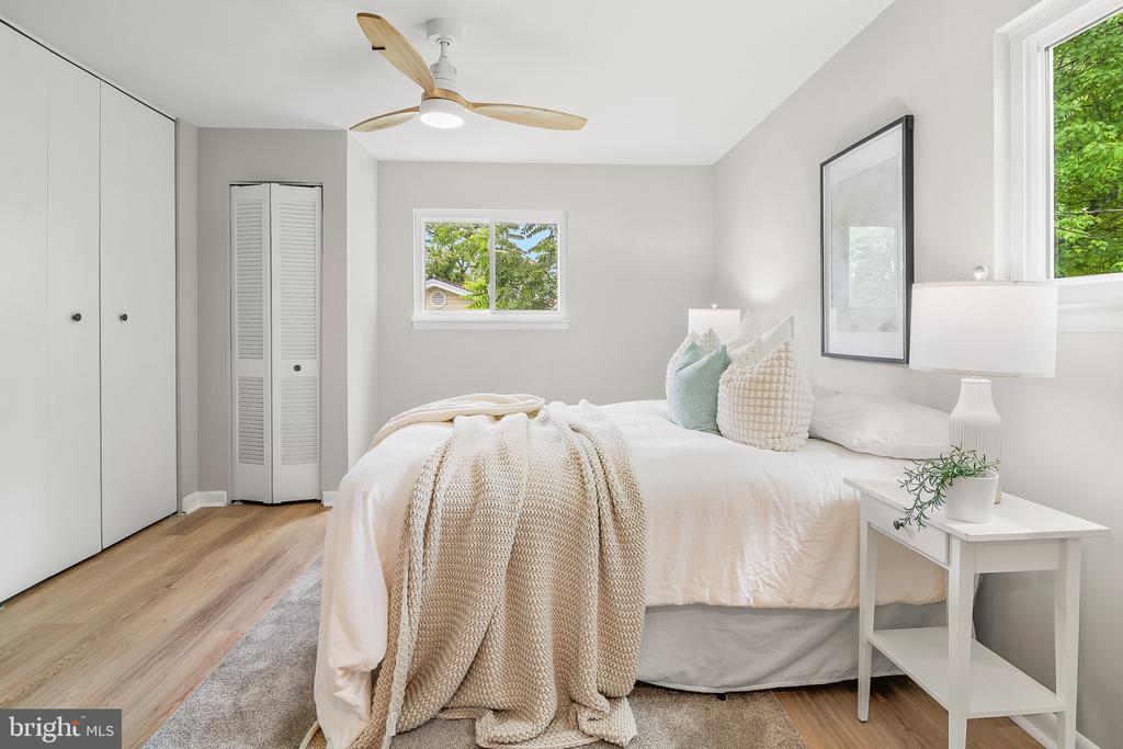 507 WILLIAMSBURG LANE