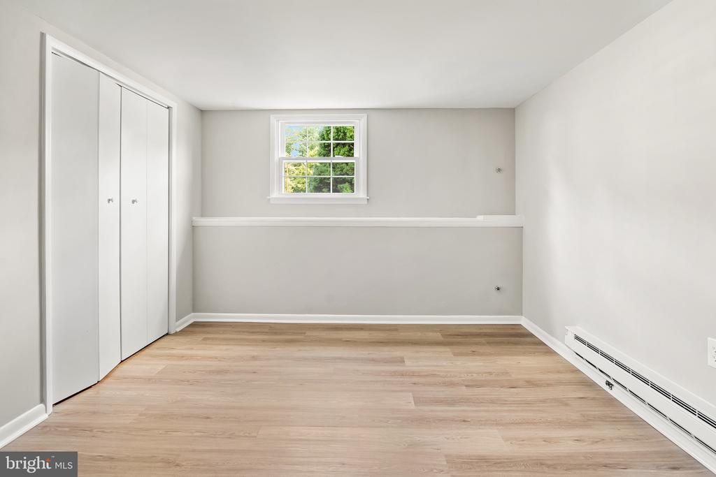 507 WILLIAMSBURG LANE