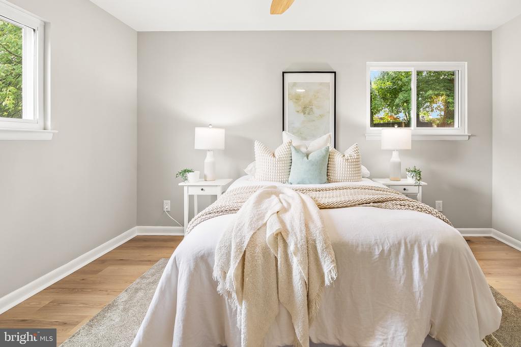 507 WILLIAMSBURG LANE