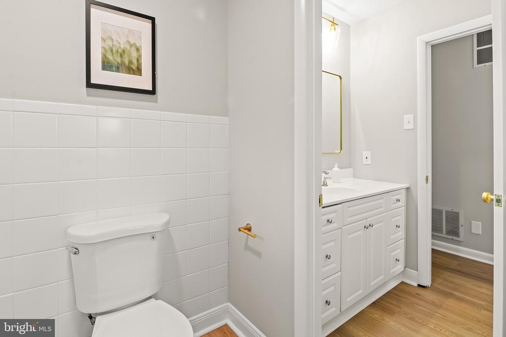 507 WILLIAMSBURG LANE