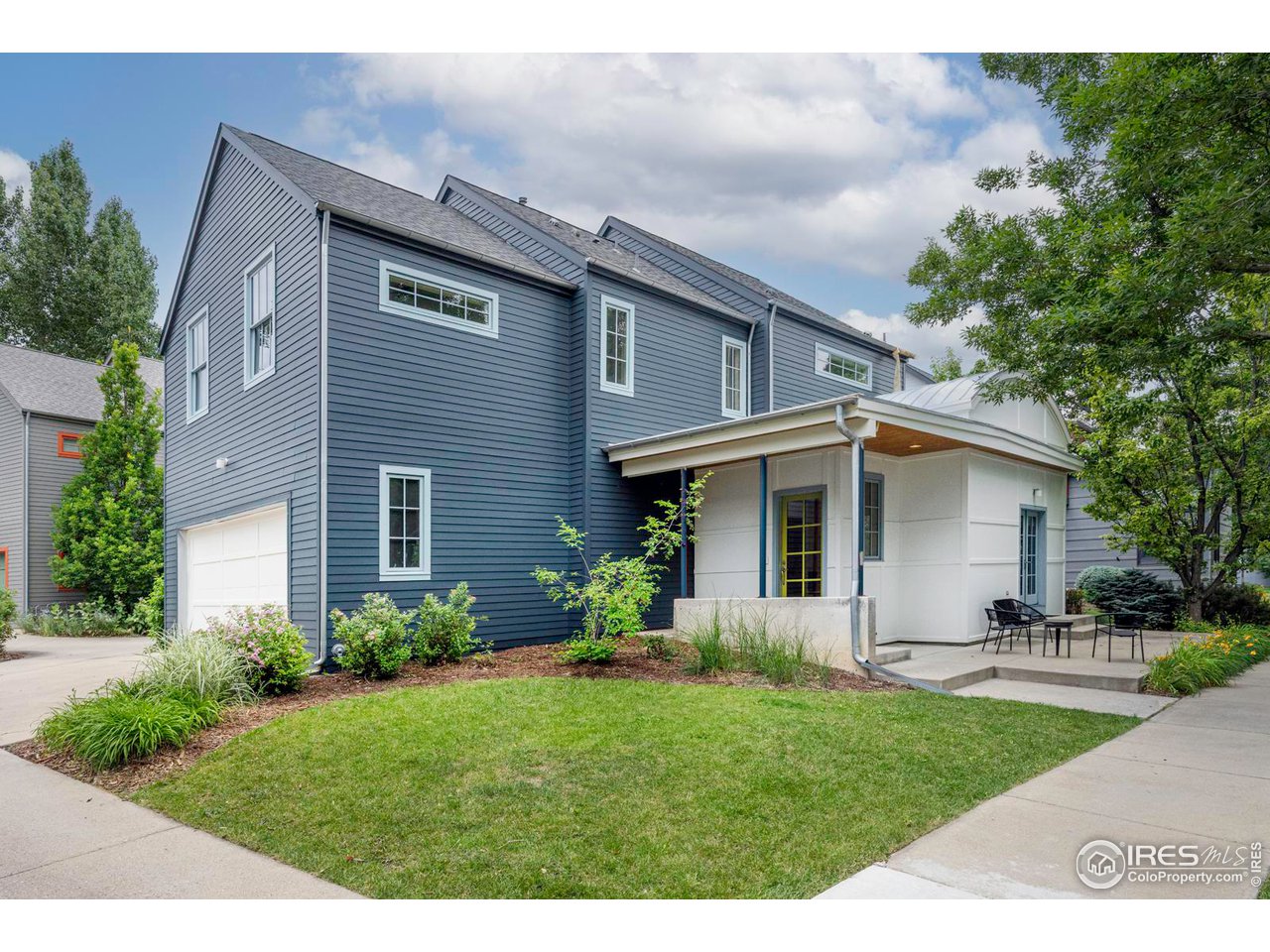 1012 Neon Forest Cir