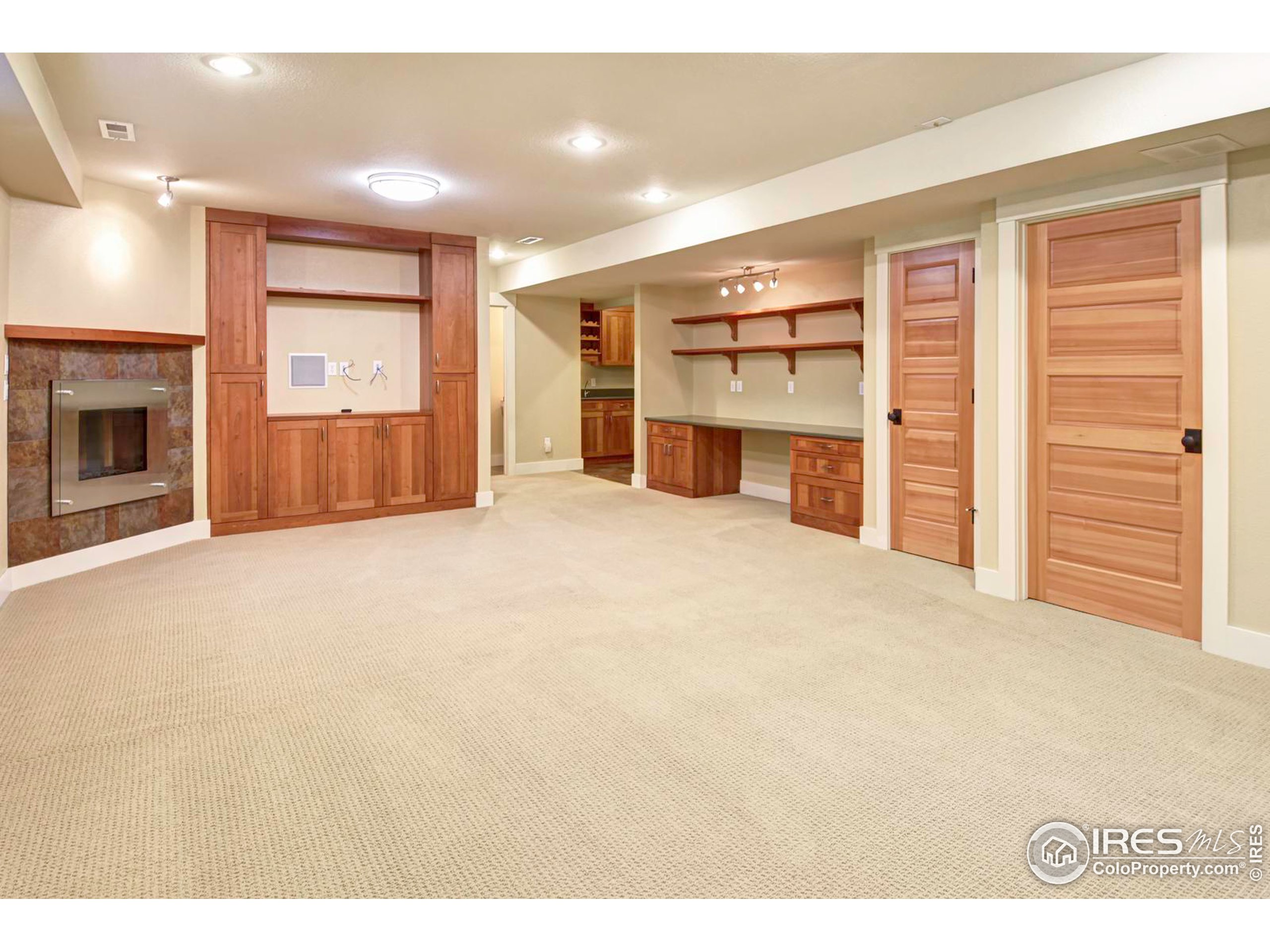 1012 Neon Forest Cir