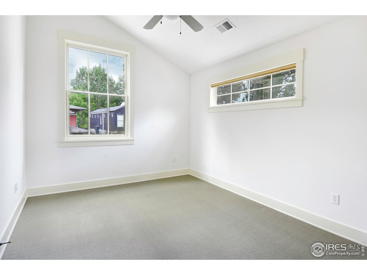 1012 Neon Forest Cir