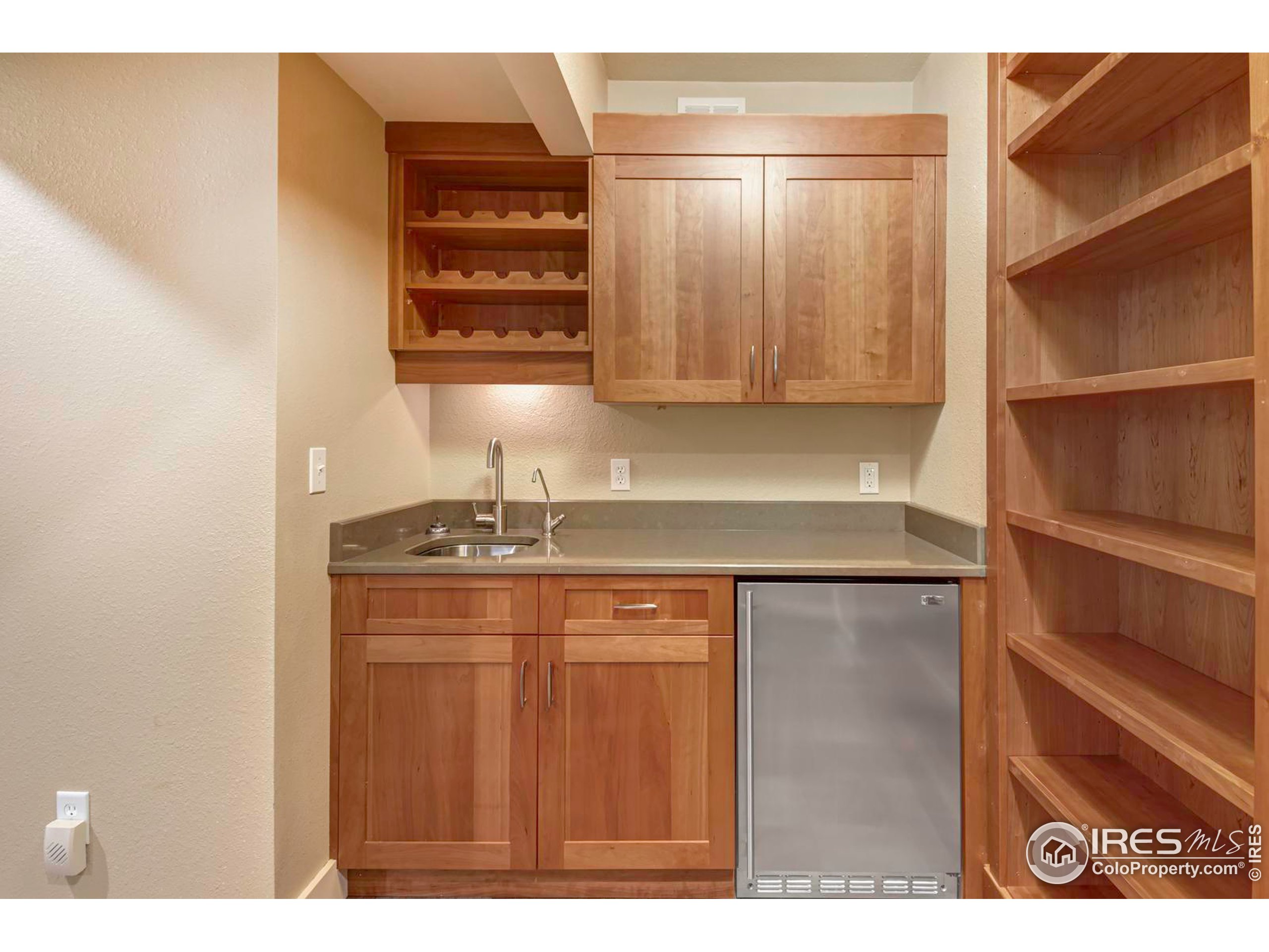 1012 Neon Forest Cir