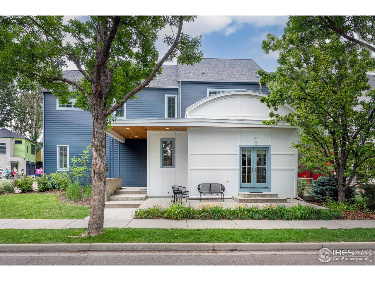 1012 Neon Forest Cir