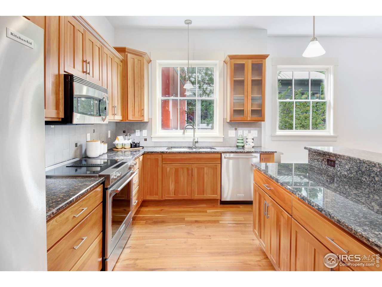 1012 Neon Forest Cir