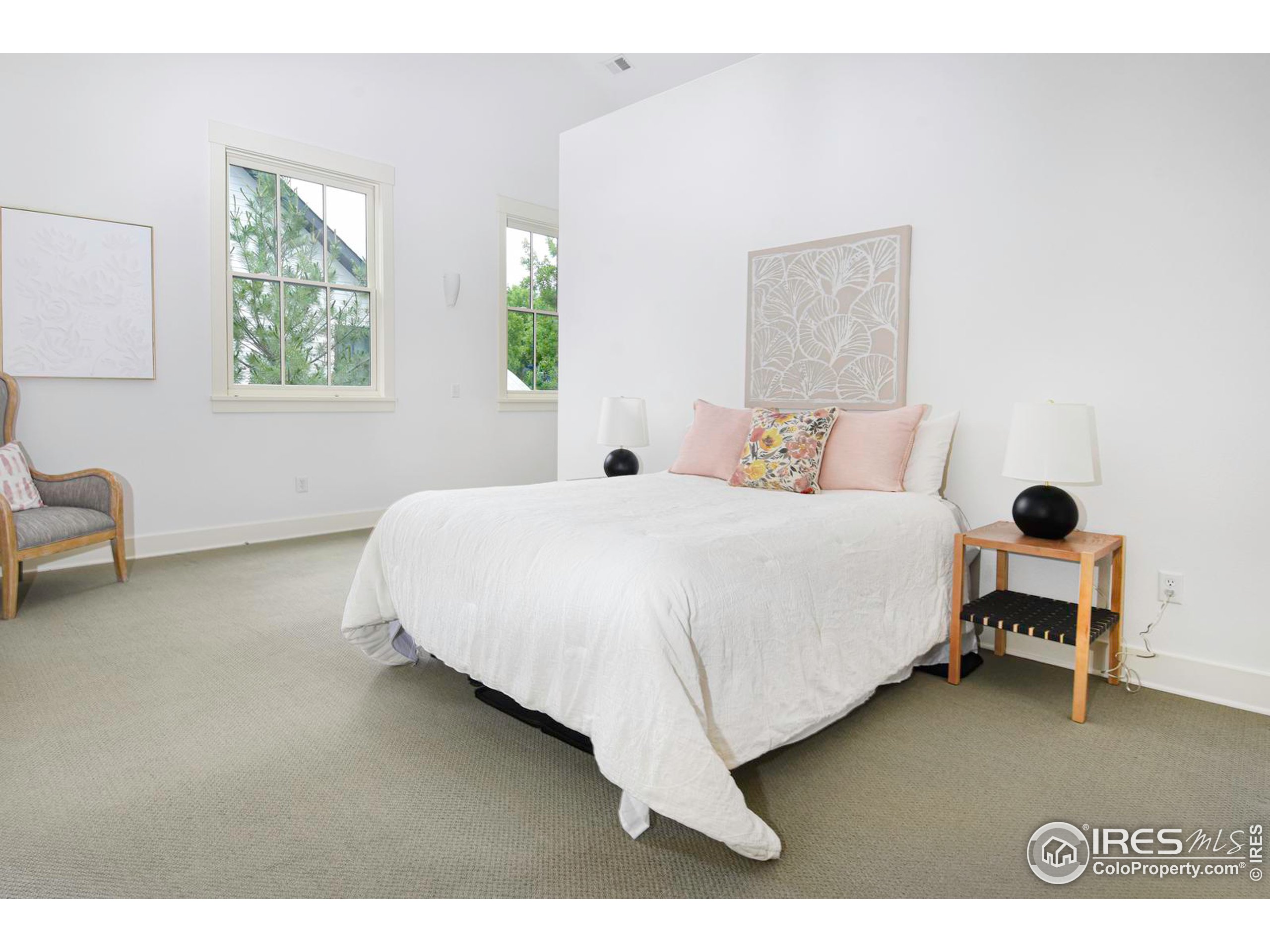 1012 Neon Forest Cir