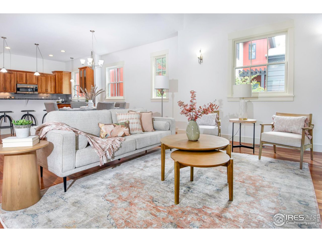 1012 Neon Forest Cir