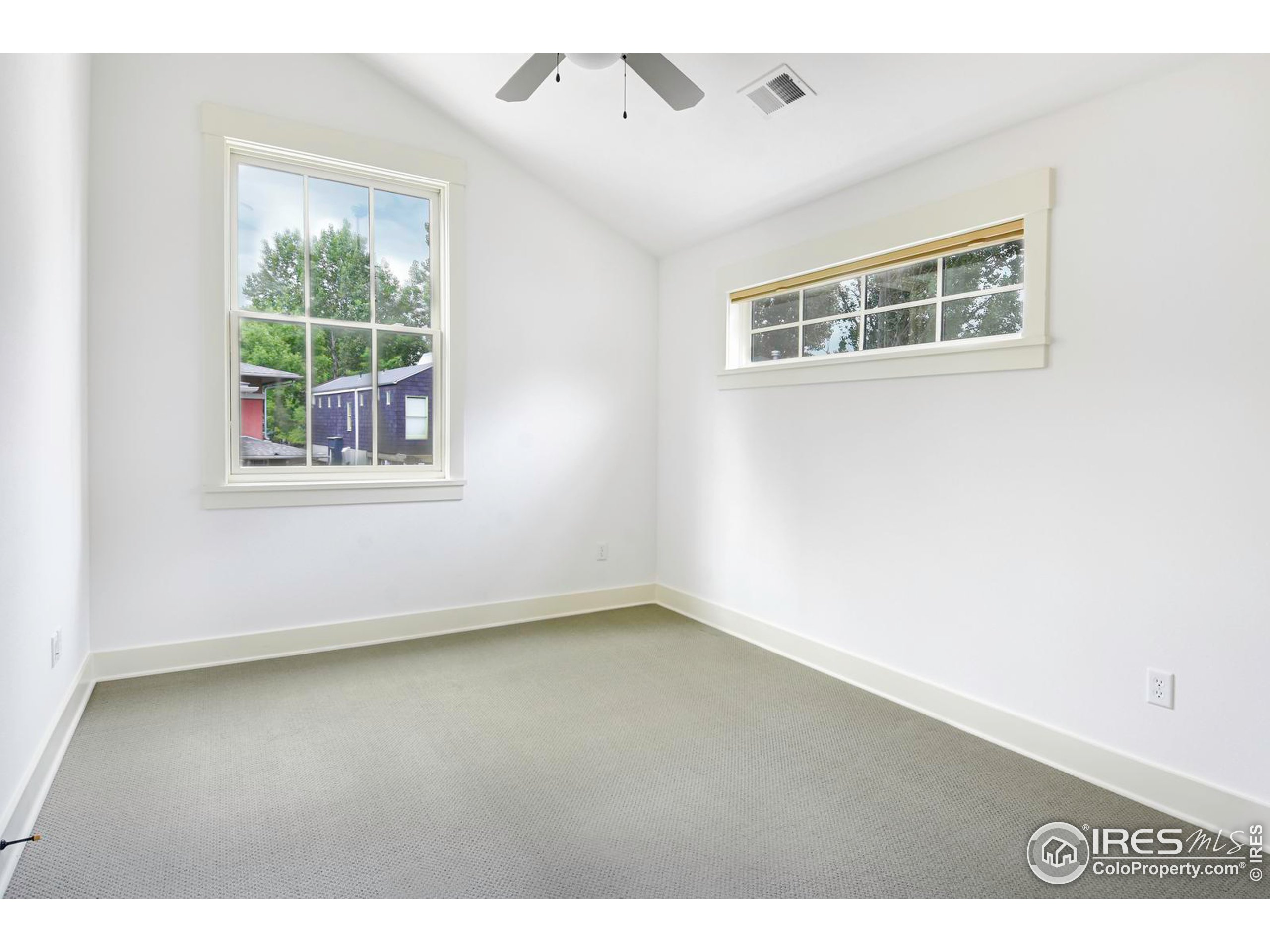 1012 Neon Forest Cir