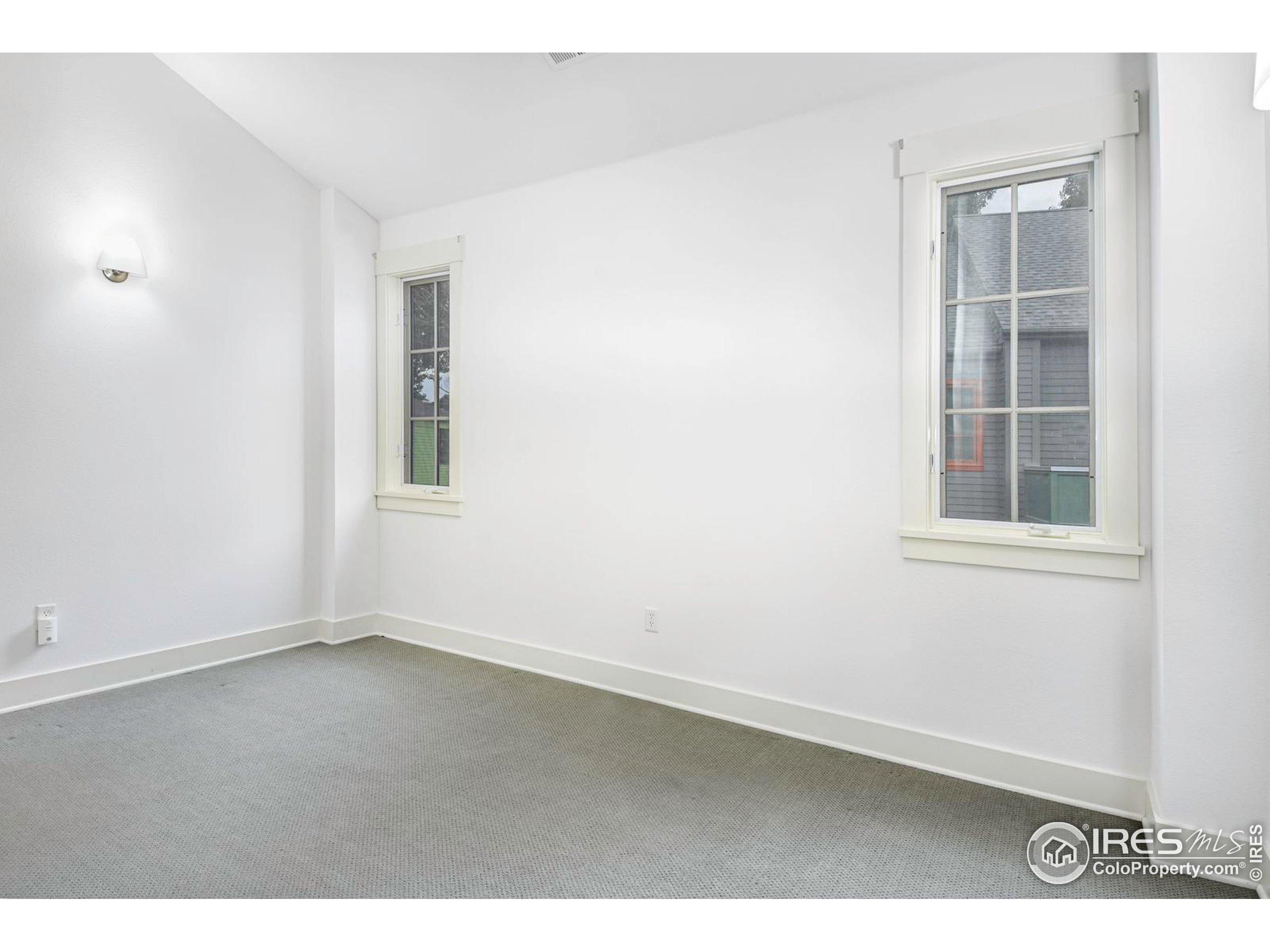 1012 Neon Forest Cir