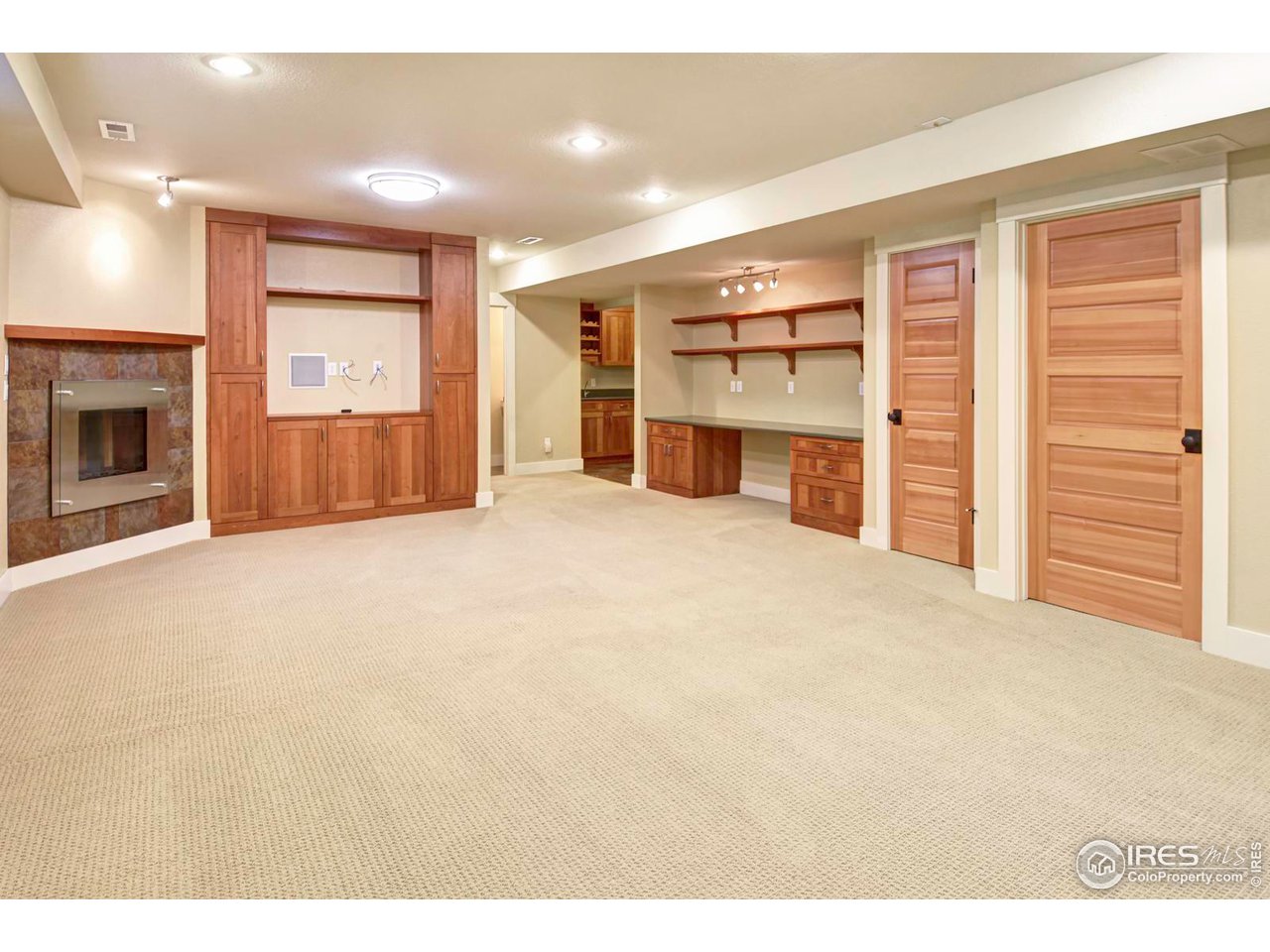 1012 Neon Forest Cir