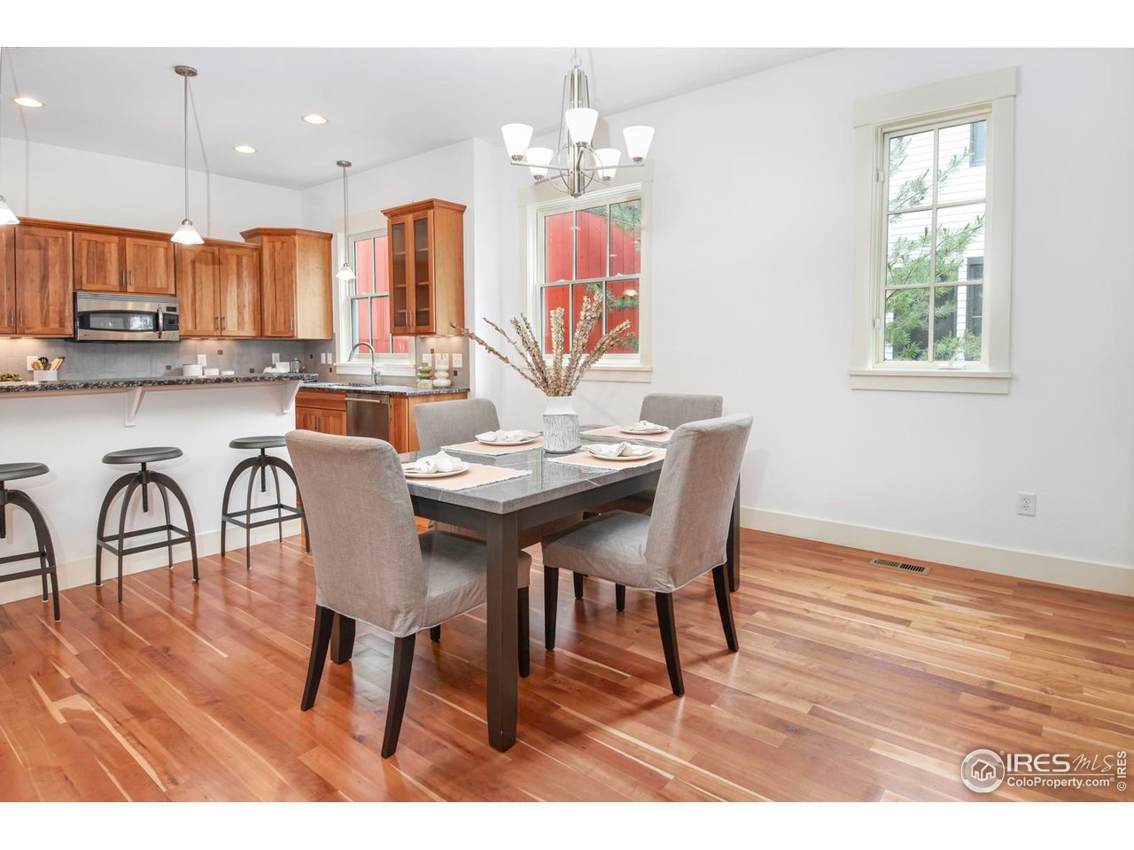 1012 Neon Forest Cir