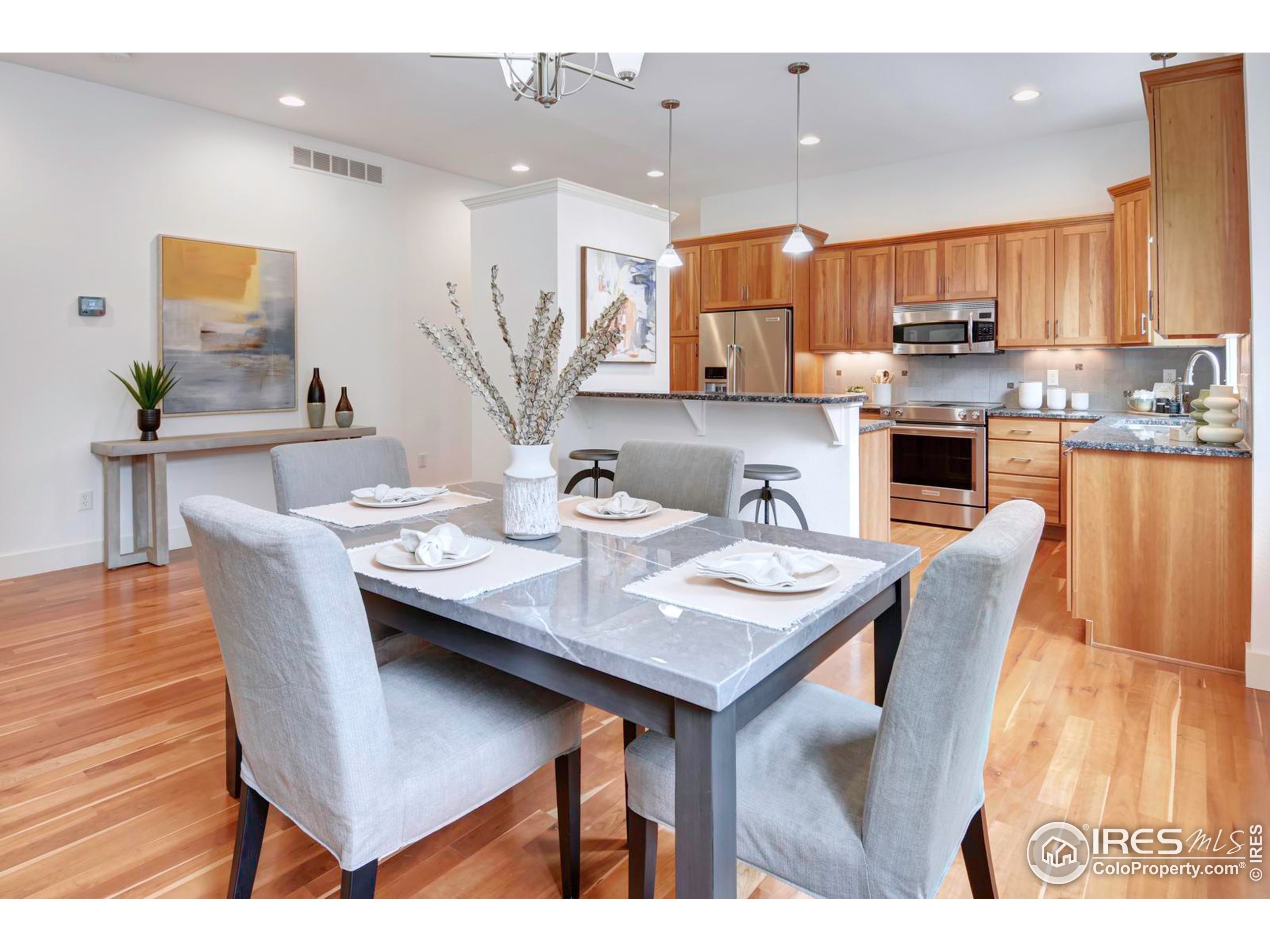 1012 Neon Forest Cir