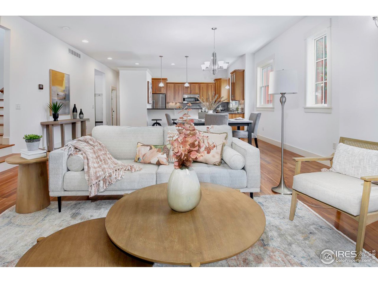 1012 Neon Forest Cir