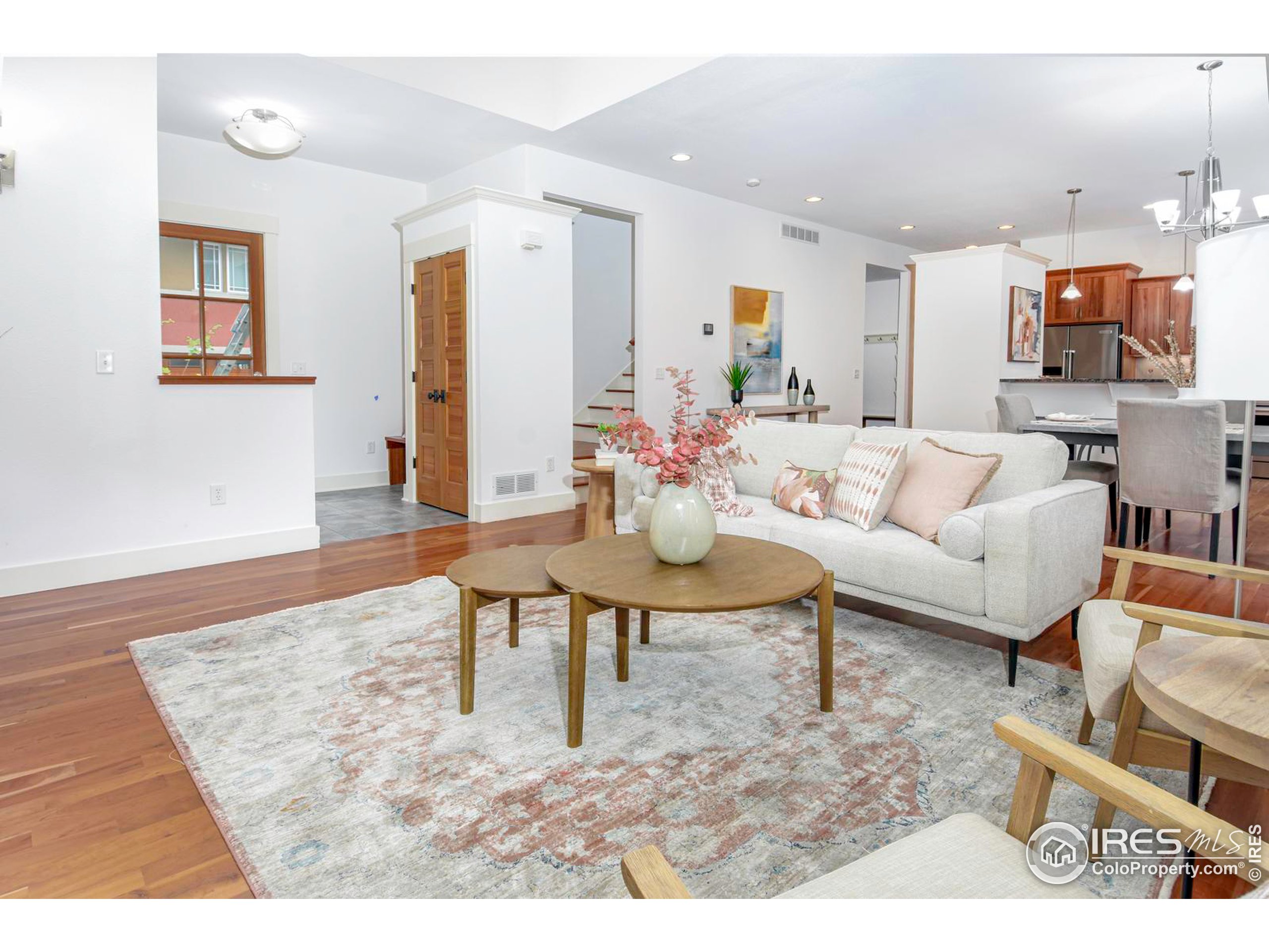 1012 Neon Forest Cir