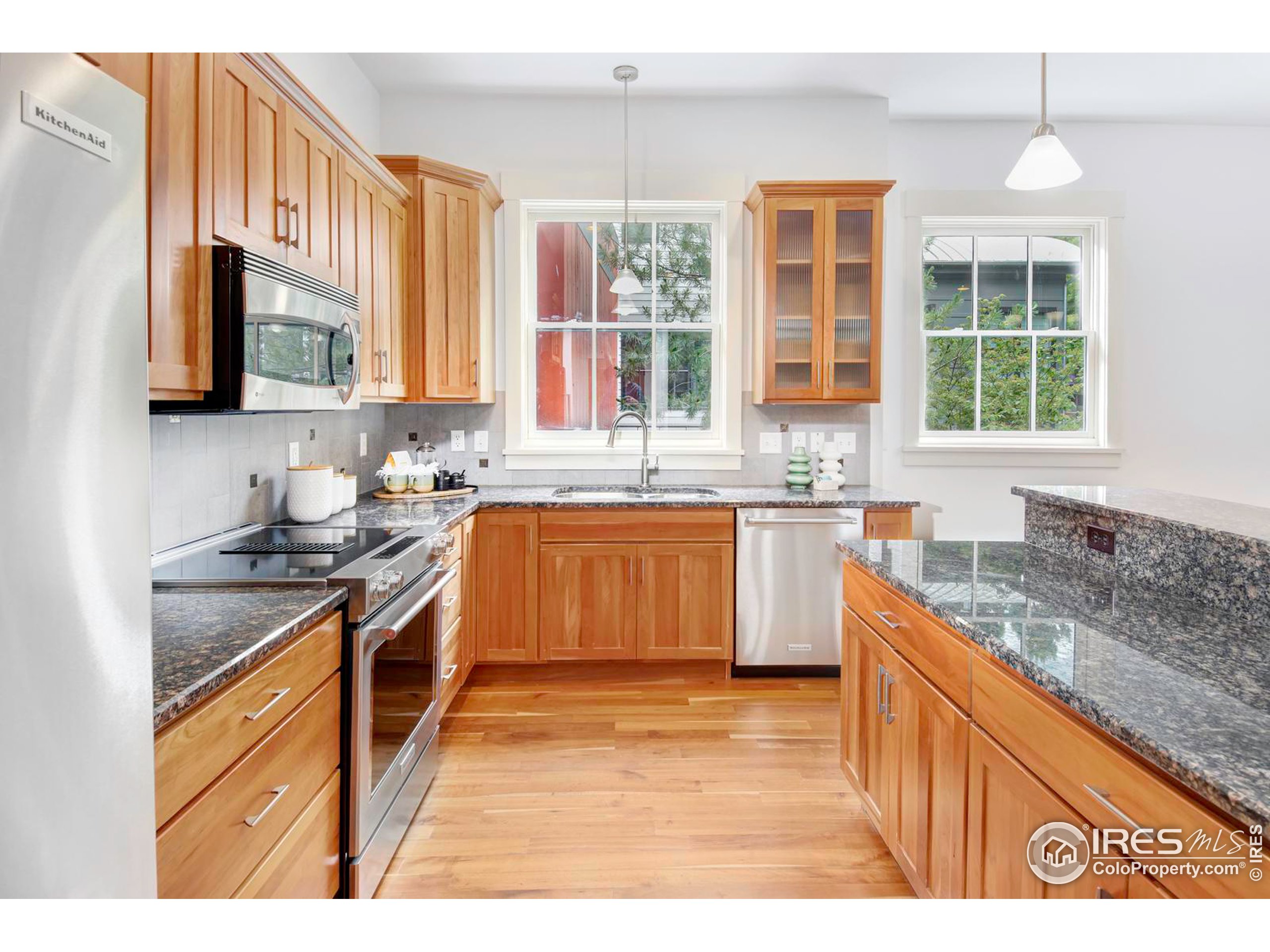 1012 Neon Forest Cir